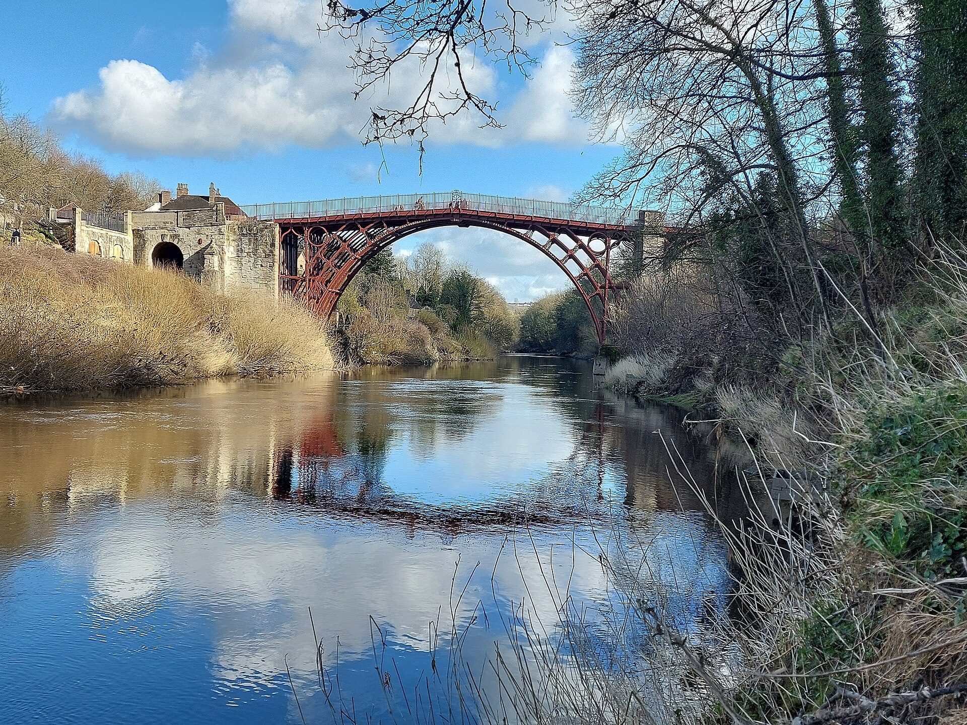 The cast-iron arch of the Iron Bridge spanning the Severn Gorge