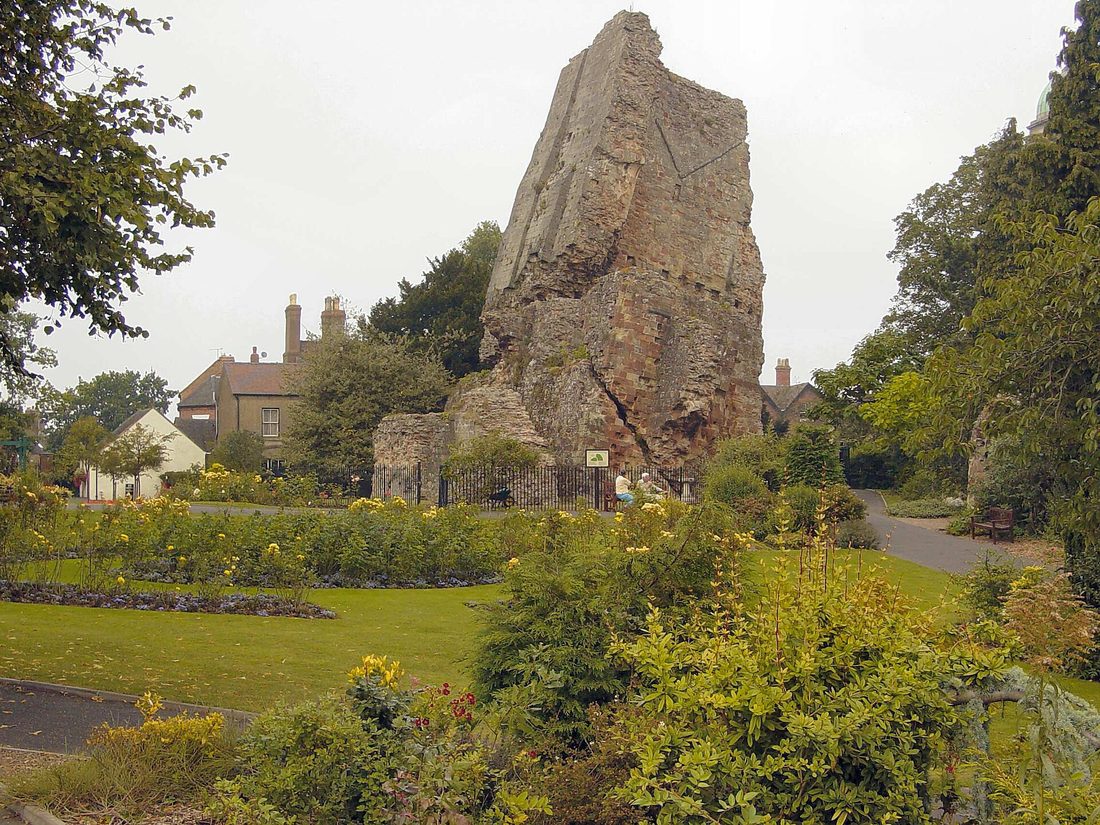 The leaning ruin of Bridgnorth Castle keep