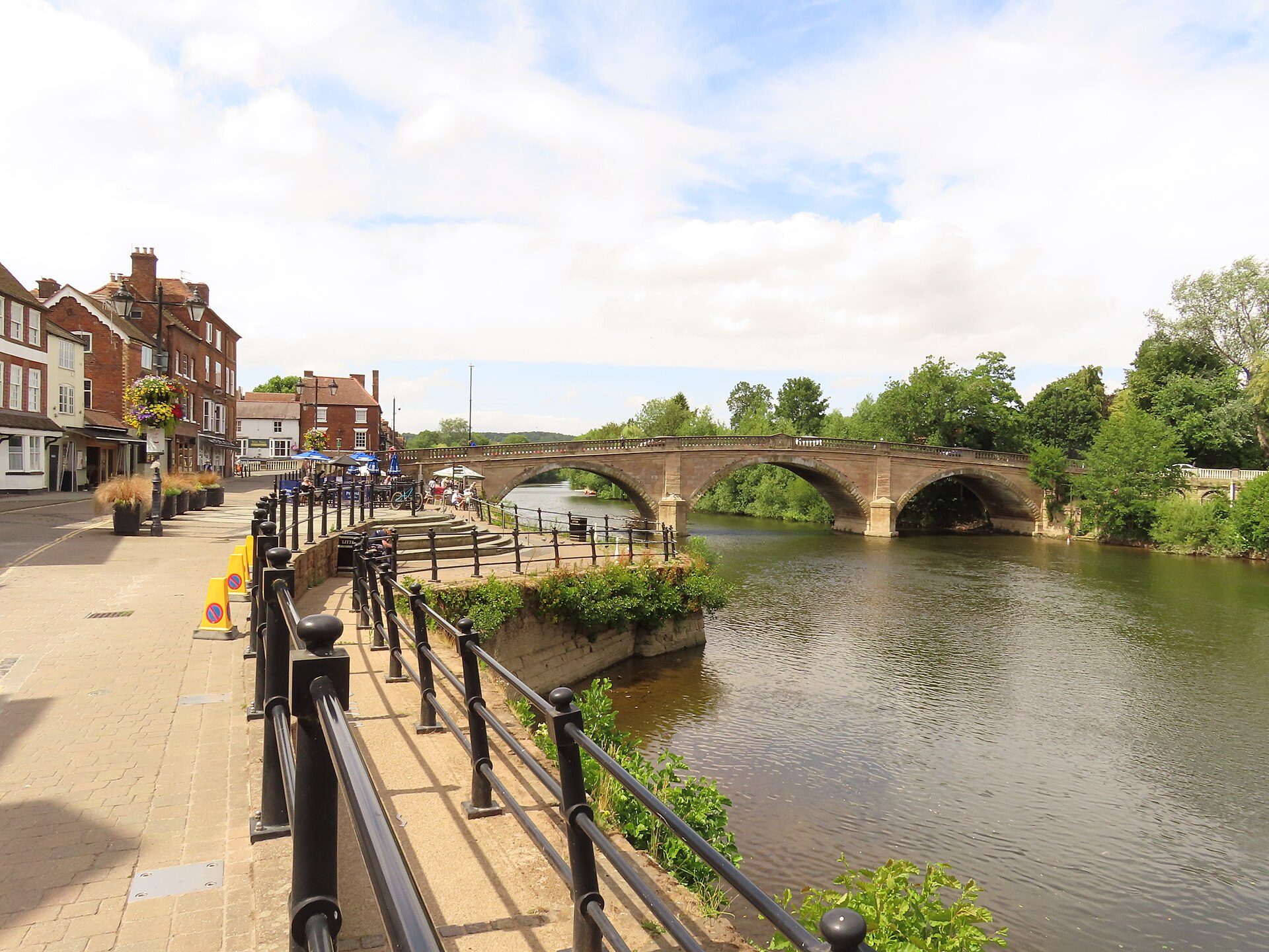 Georgian riverside houses and Telford's bridge at Bewdley